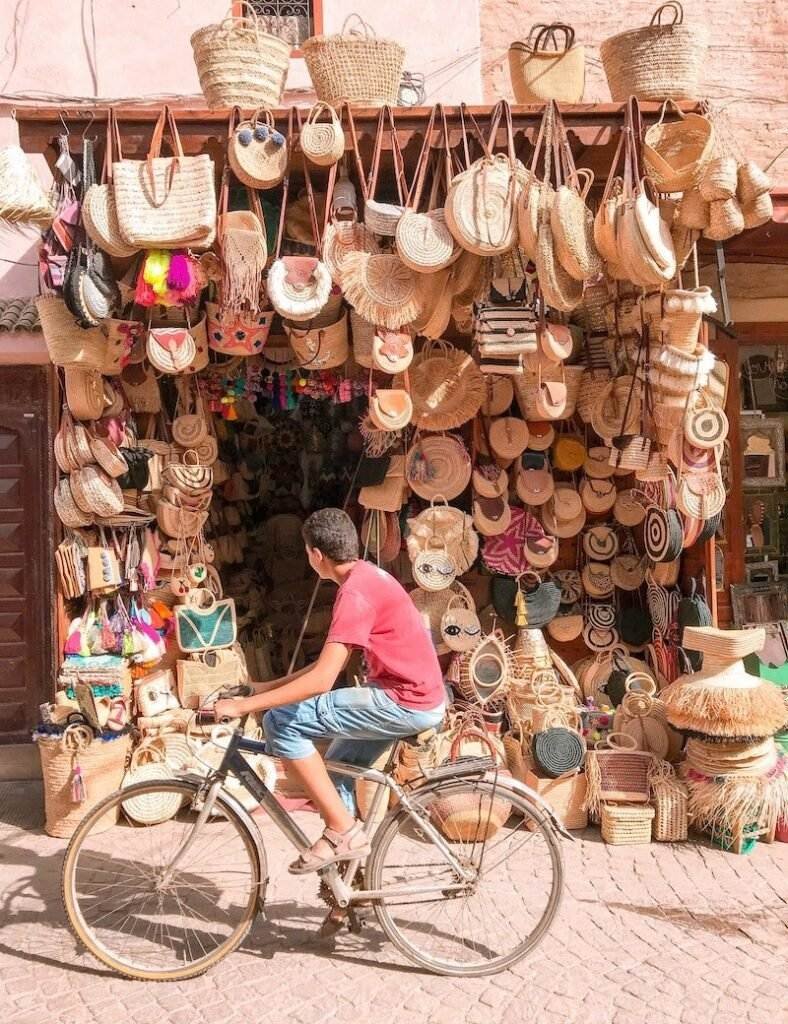 10 Affordable Souvenir Shopping Destinations Around the World