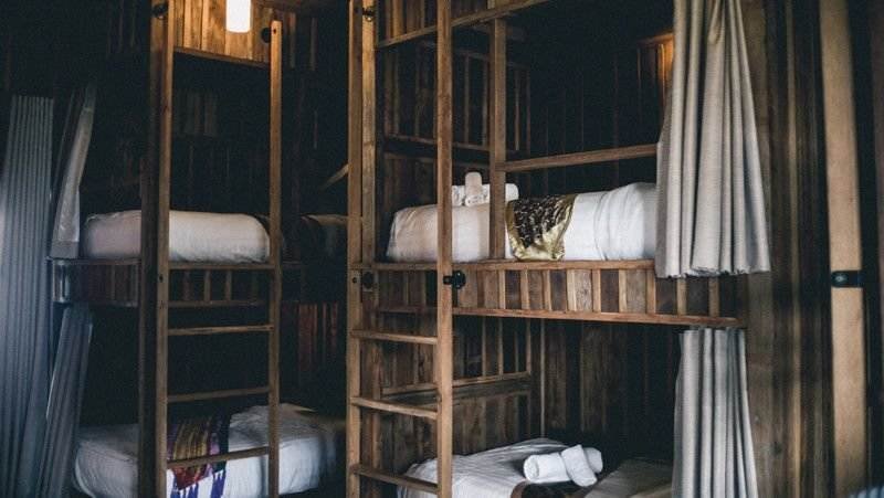 A Guide to Choosing between Hostels and Budget Hotels: The Ultimate Showdown for Thrifty Travelers