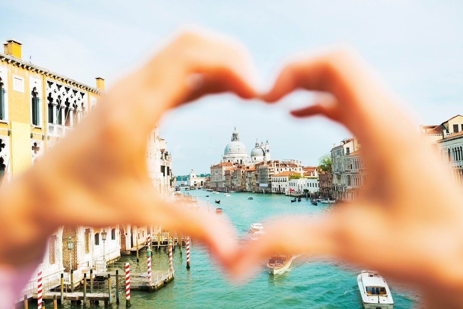 Discover 5 Dreamy Destinations: Romance On A Budget